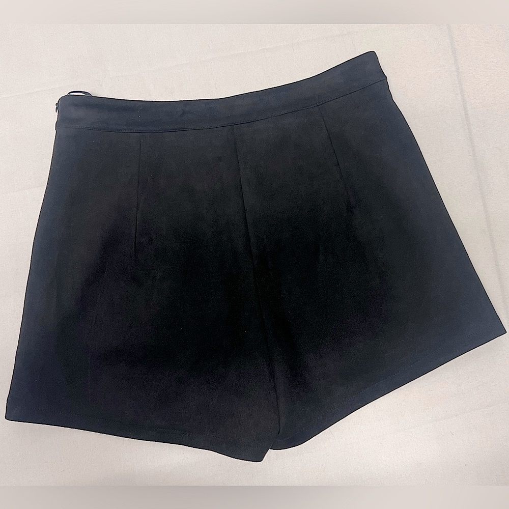 Miss Guided black microsuede skort. Size 8